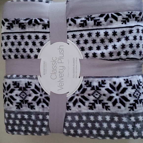 Berkshire Blanket & Home Co. Classic Velvety Plush Blanket Abigail Grey - Picture 3 of 5